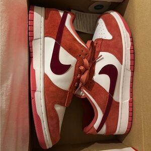 Women’s Dunks Vday edition